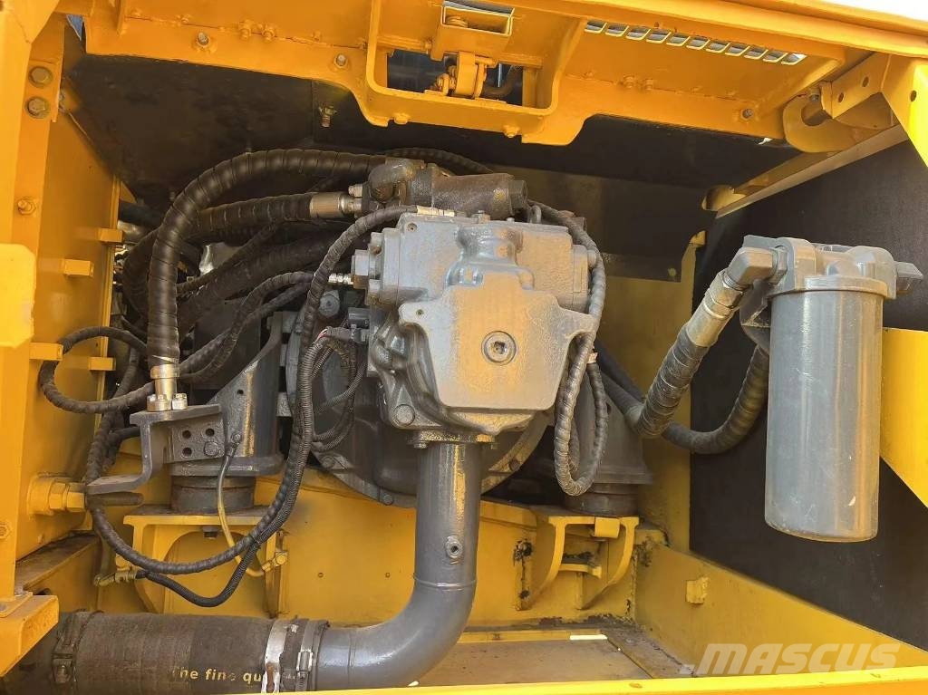 Komatsu PC 350 LC حفارات زحافة