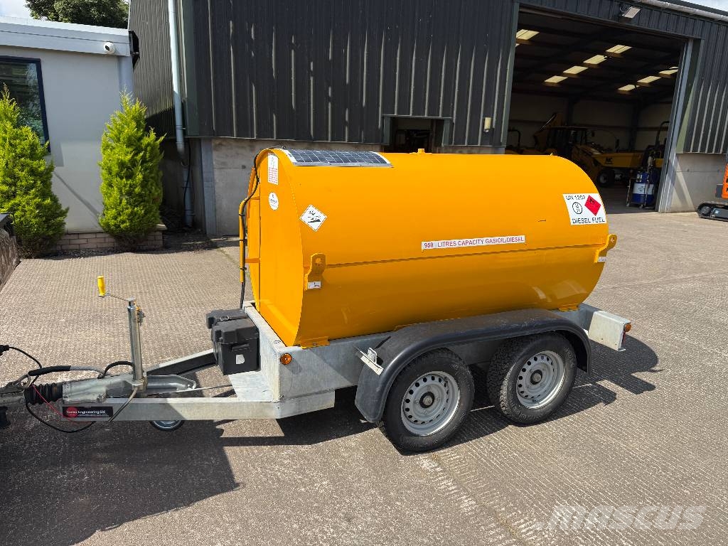 Trailer Engineering 950L Bowser Fuel and additive tanks