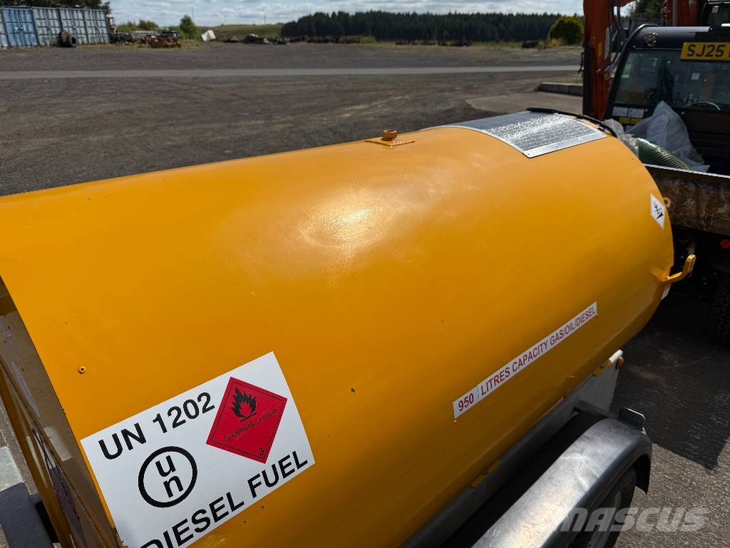 Trailer Engineering 950L Bowser Fuel and additive tanks