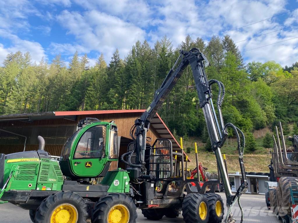 John Deere 1210 E 集运机