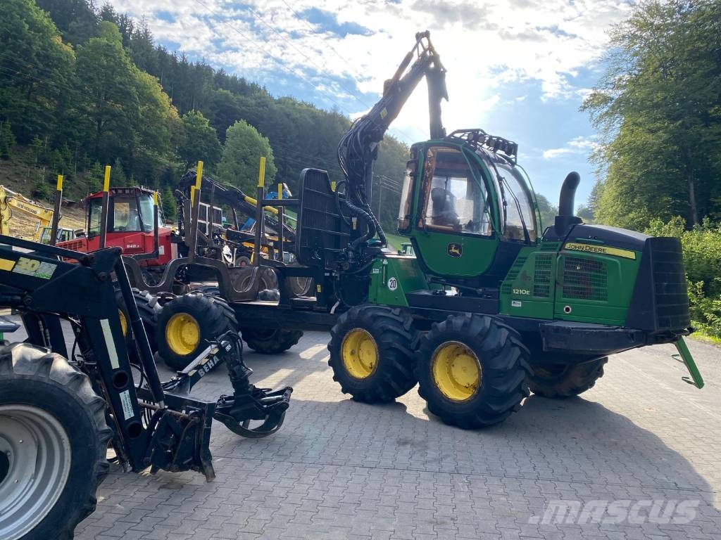 John Deere 1210 E 集运机