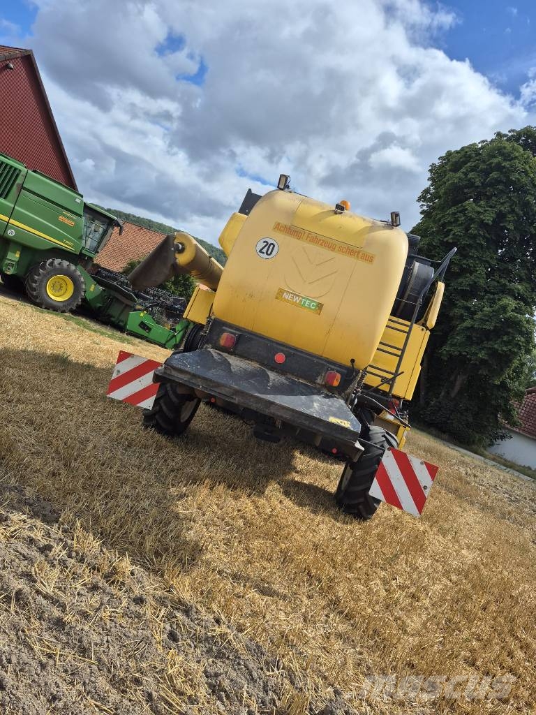 New Holland CSX 7050 Mietitrebbiatrici