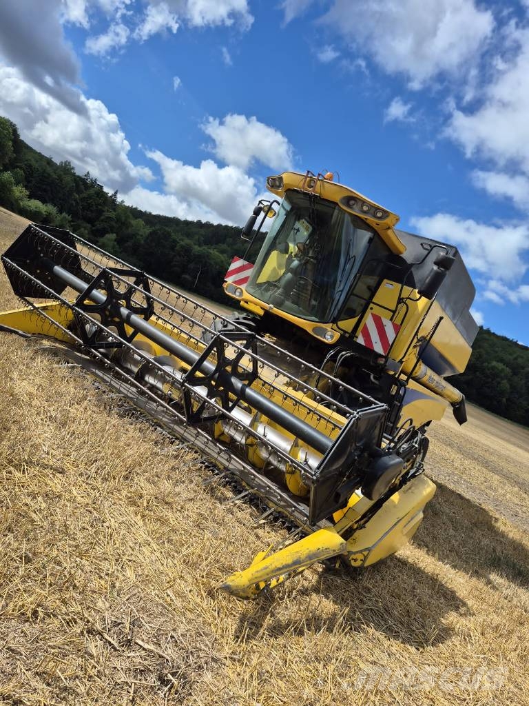New Holland CSX 7050 Mietitrebbiatrici