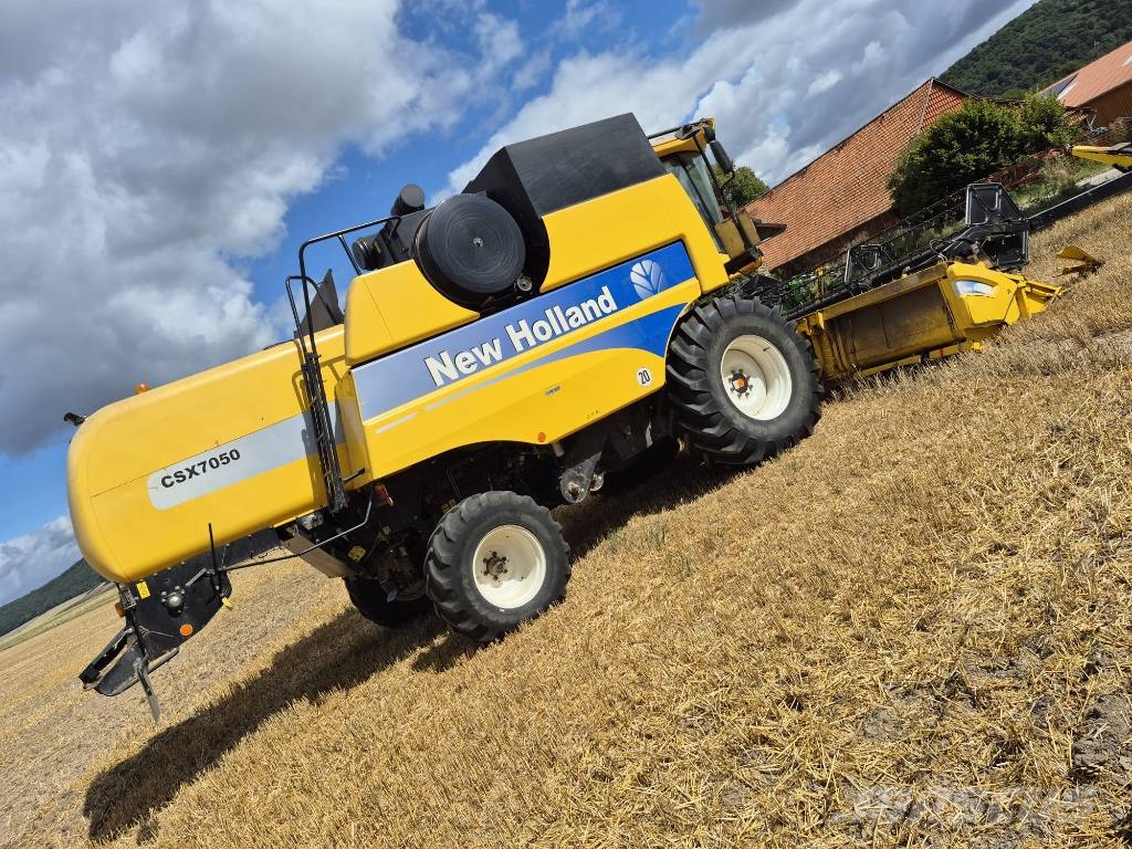 New Holland CSX 7050 Mietitrebbiatrici