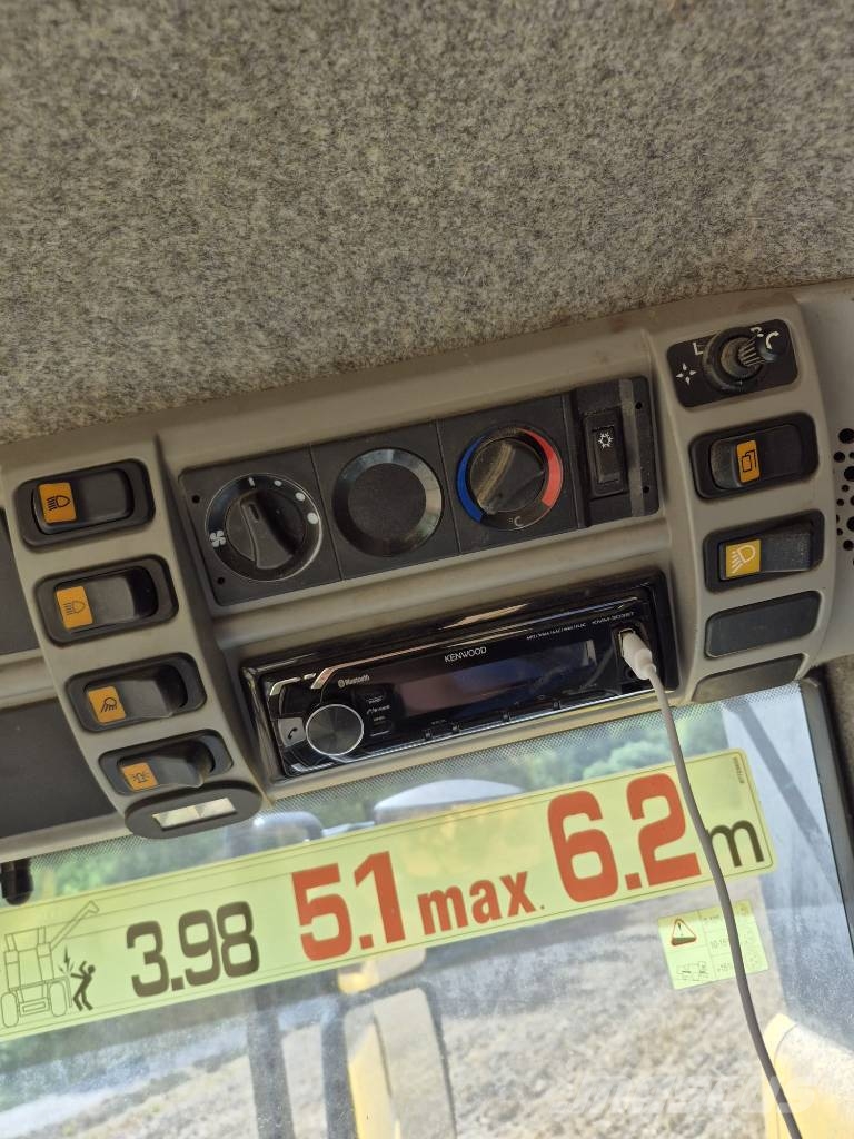 New Holland CSX 7050 Mietitrebbiatrici