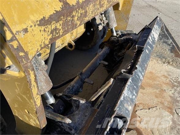 CAT 259D لوادر انزلاقية التوجيه
