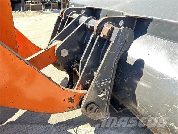 Doosan DL300 Kolesové nakladače