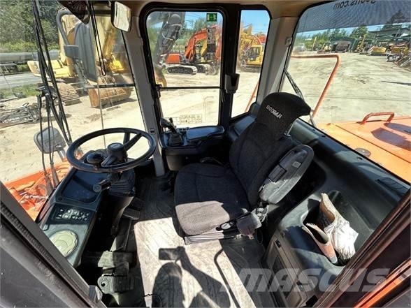 Doosan DL300 Kolesové nakladače