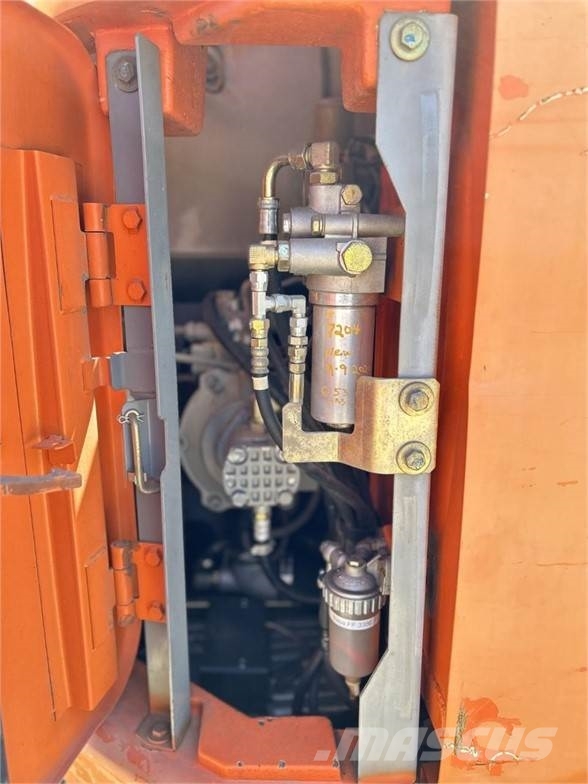 Hitachi ZX135US حفارات زحافة