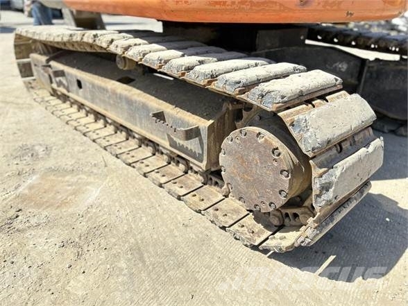 Hitachi ZX135US حفارات زحافة