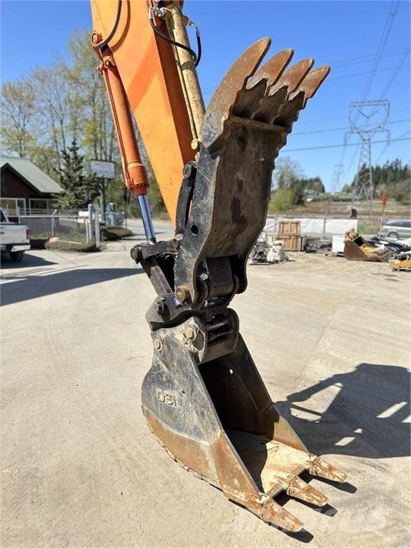 Hitachi ZX135US حفارات زحافة