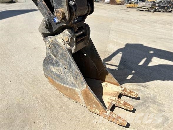 Hitachi ZX135US حفارات زحافة