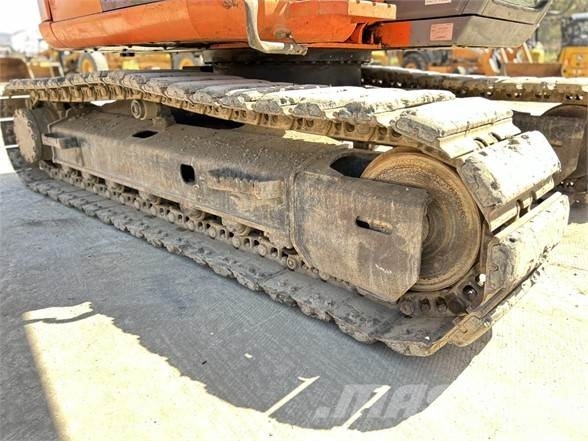 Hitachi ZX135US حفارات زحافة