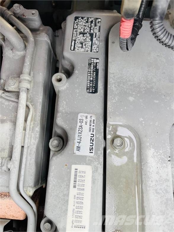Hitachi ZX135US-5 حفارات زحافة