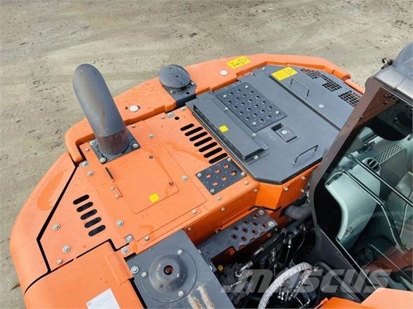 Hitachi ZX135US-5 حفارات زحافة