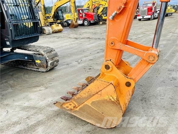 Hitachi ZX135US-5 حفارات زحافة