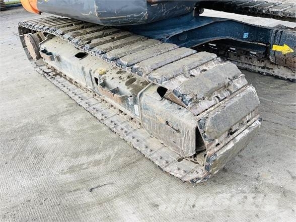 Hitachi ZX135US-5 حفارات زحافة