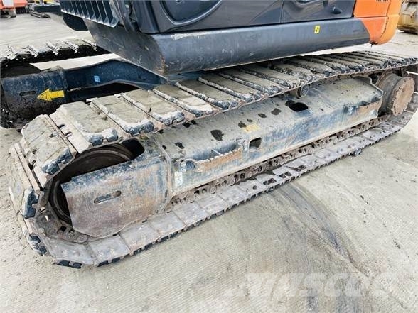 Hitachi ZX135US-5 حفارات زحافة