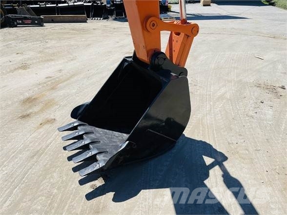 Hitachi ZX135US-5 حفارات زحافة