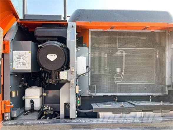 Hitachi ZX210K-6 حفارات زحافة