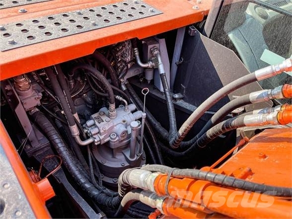 Hitachi ZX210K-6 حفارات زحافة