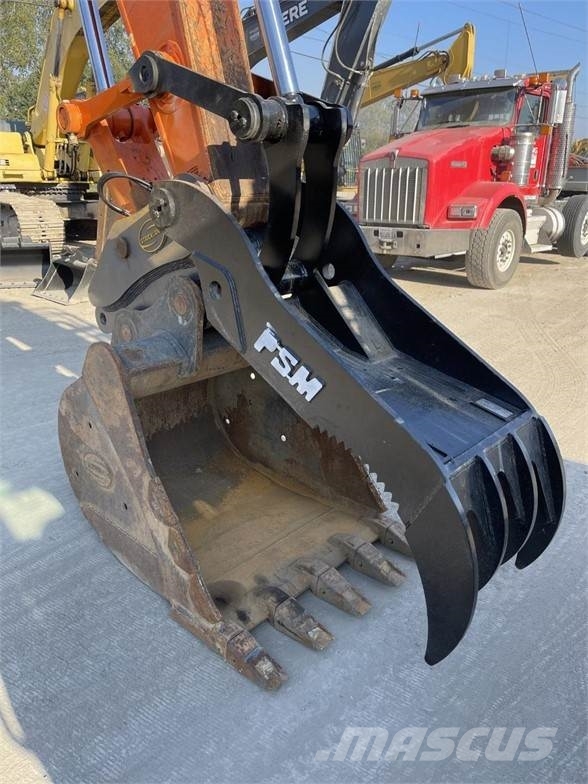 Hitachi ZX225USR-6 Bagri goseničarji