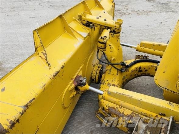 Komatsu D39EX-24 Pásové dozéry