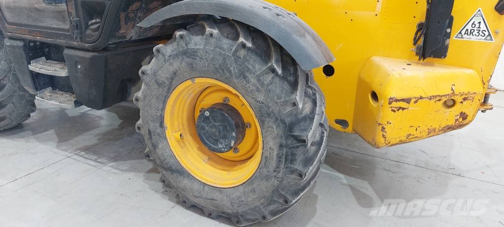 JCB 540V140 Teleskopiniai krautuvai žemės ūkiui
