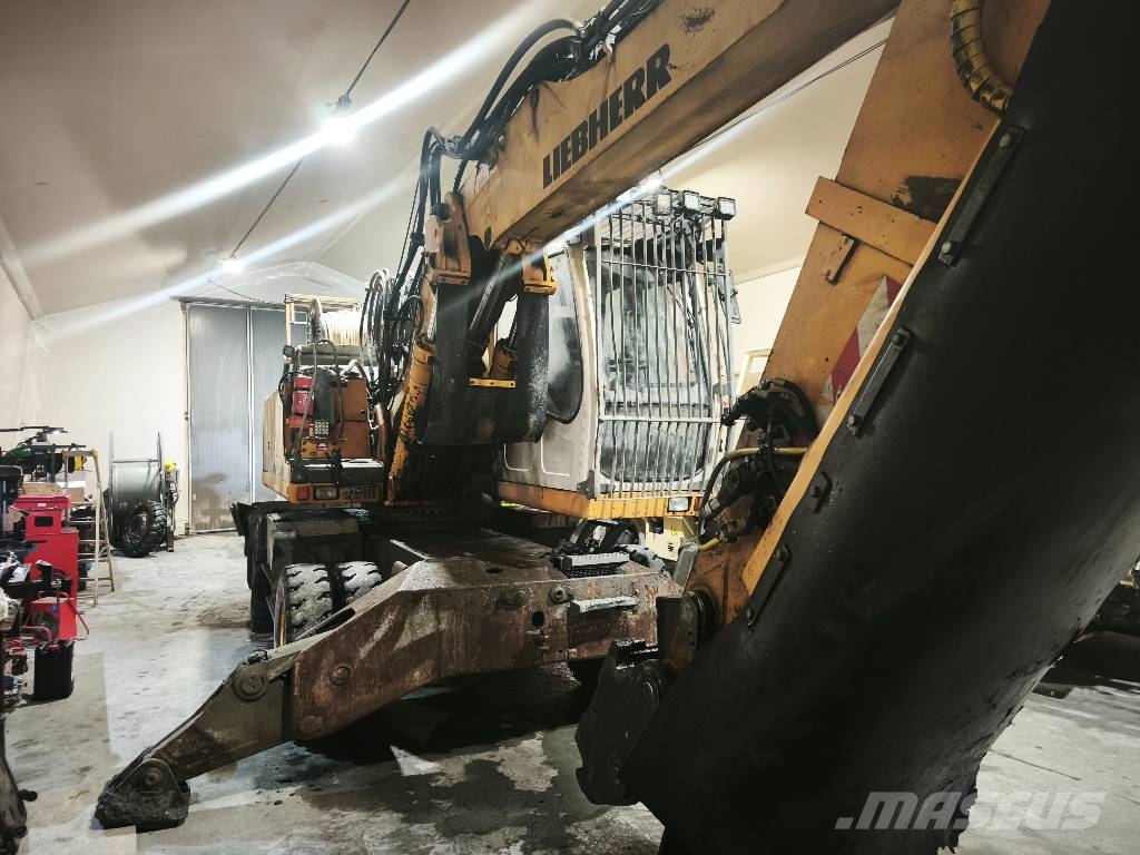Liebherr A 924 C Litronic Gumikerekes kotrók