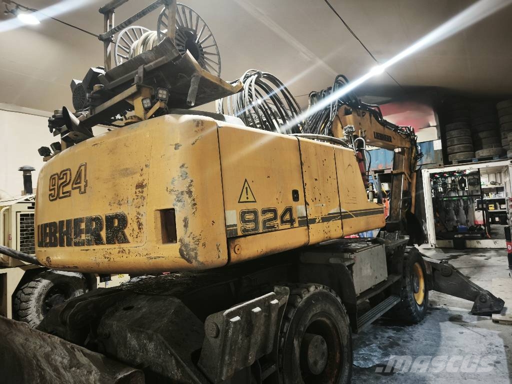 Liebherr A 924 C Litronic Gumikerekes kotrók