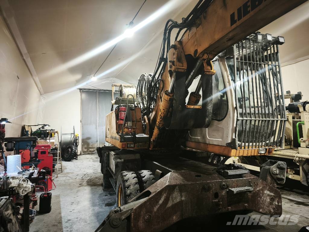 Liebherr A 924 C Litronic Gumikerekes kotrók