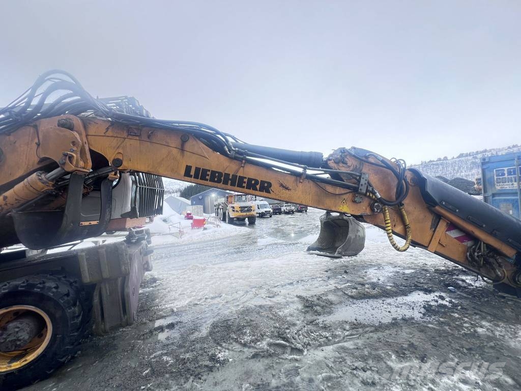 Liebherr A 924 C Litronic Gumikerekes kotrók
