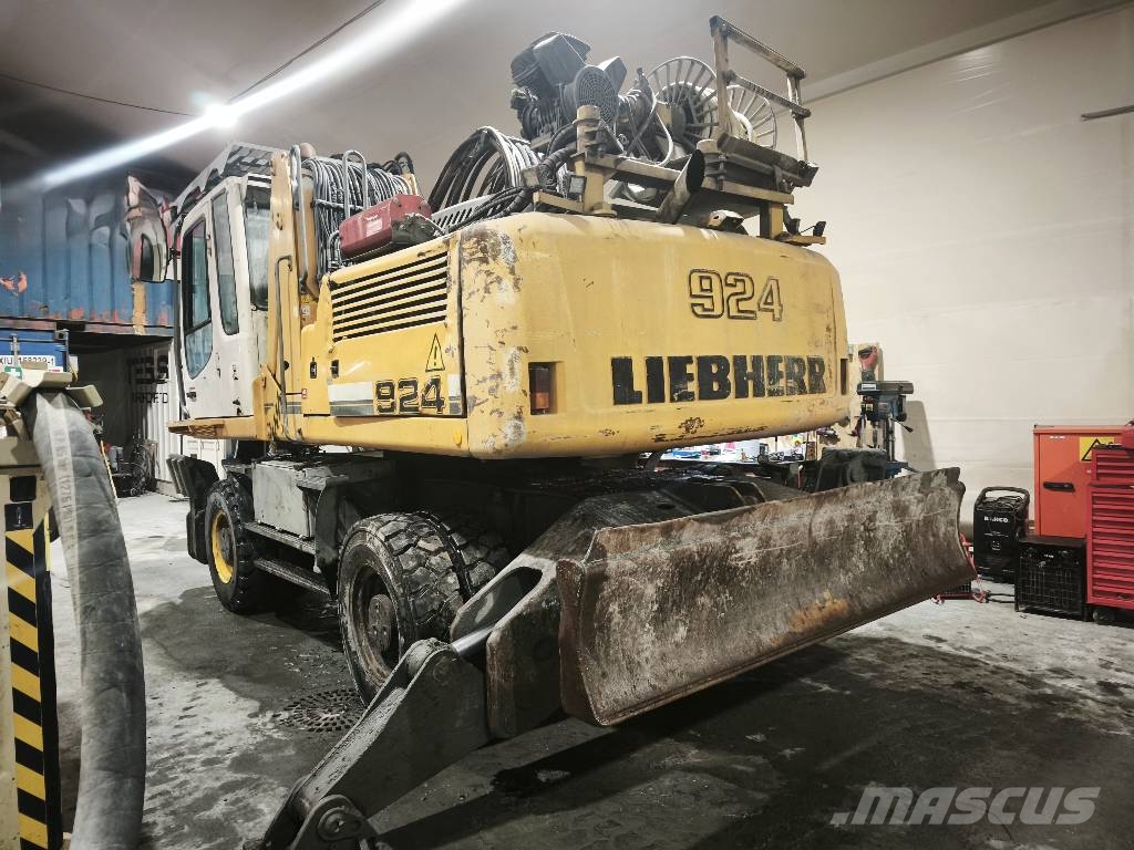 Liebherr A 924 C Litronic Gumikerekes kotrók