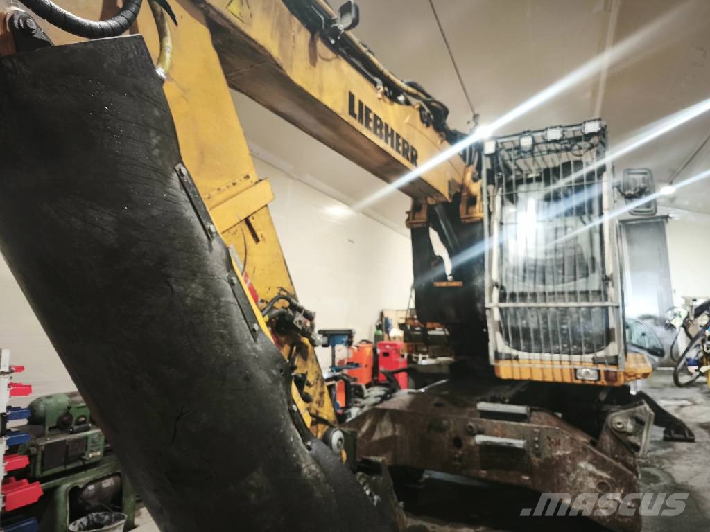Liebherr A 924 C Litronic Gumikerekes kotrók