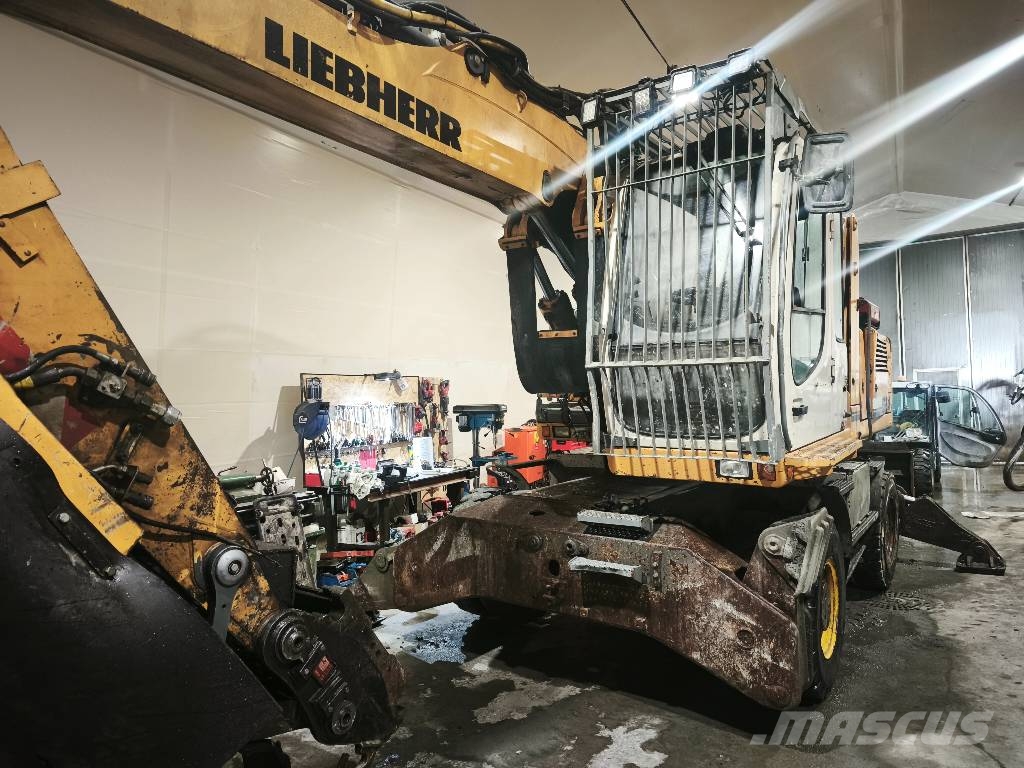 Liebherr A 924 C Litronic Gumikerekes kotrók