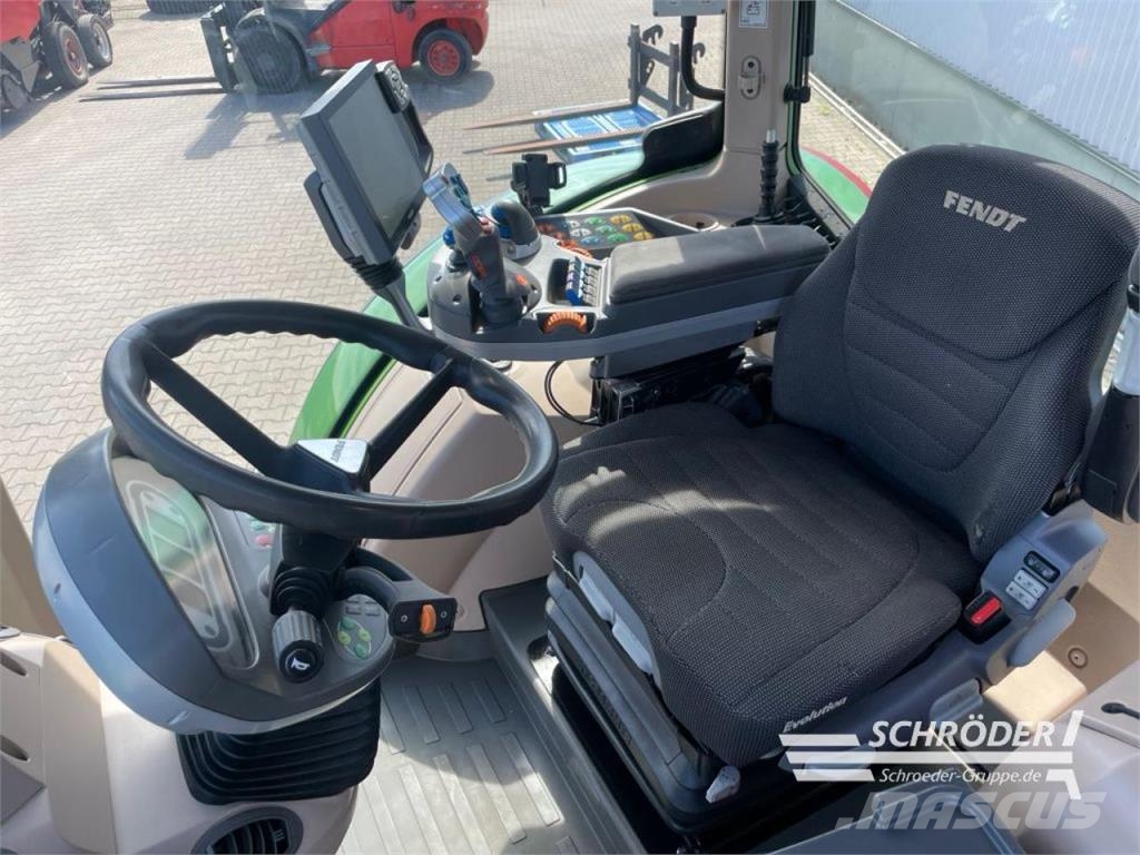 Fendt 724 VARIO S4 PROFI PLUS Tractors