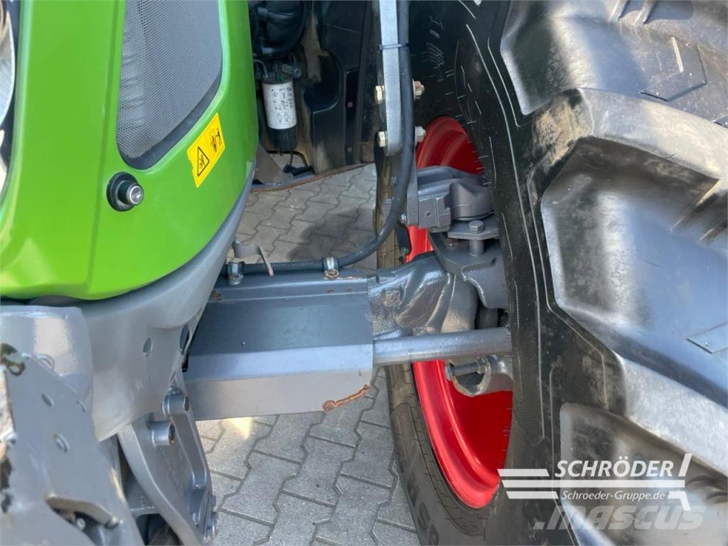Fendt 724 VARIO S4 PROFI PLUS Tractors