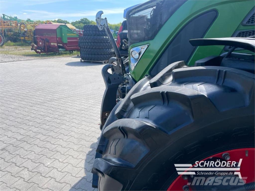Fendt 724 VARIO S4 PROFI PLUS Tractors