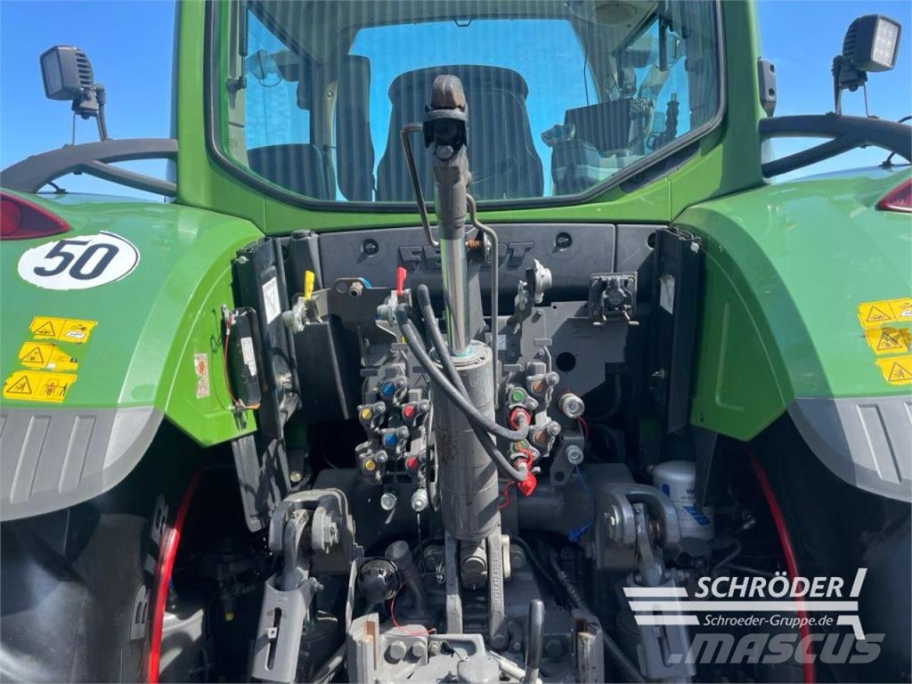 Fendt 724 VARIO S4 PROFI PLUS Tractors