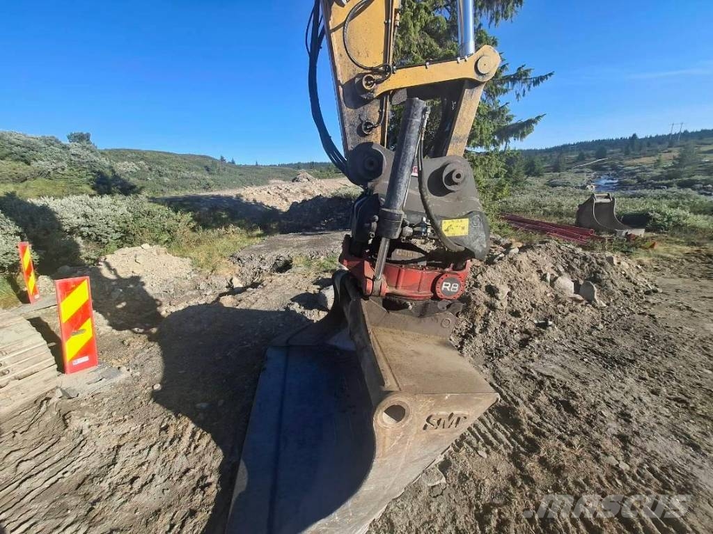 CAT 323 Excavadoras sobre orugas