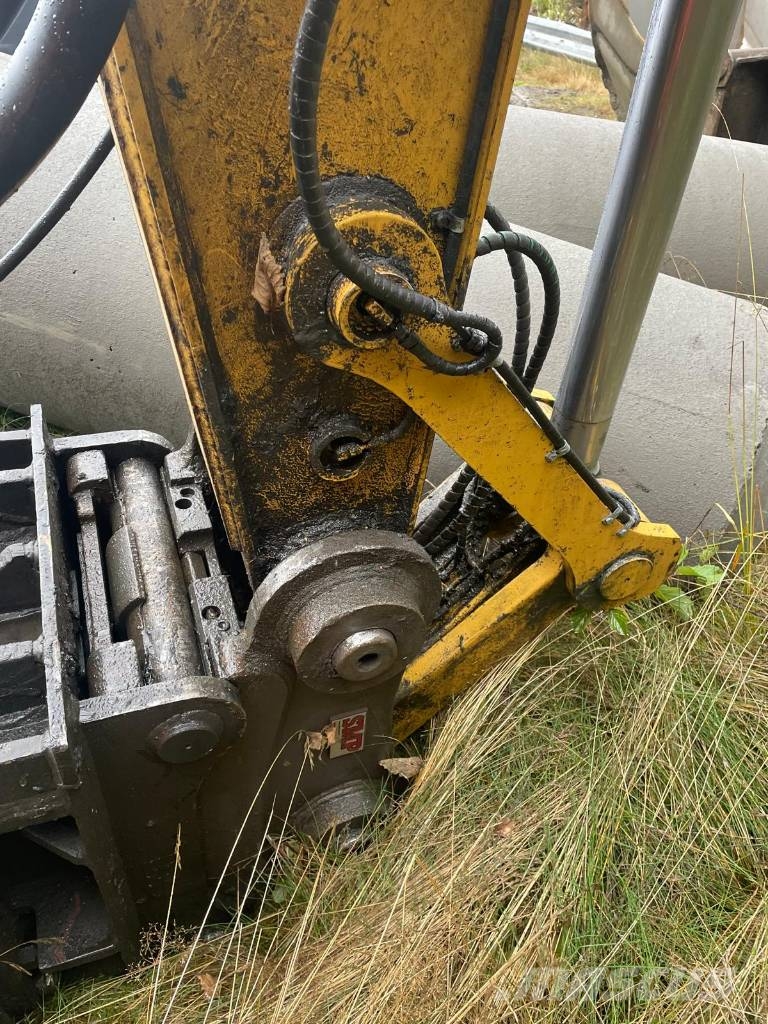 CAT 323 Excavadoras sobre orugas