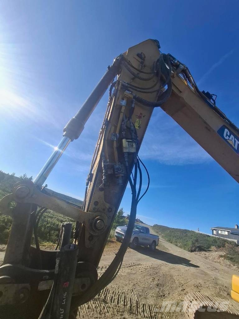 CAT 323 Excavadoras sobre orugas