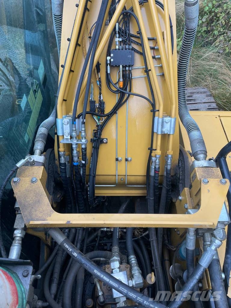 CAT 323 Excavadoras sobre orugas