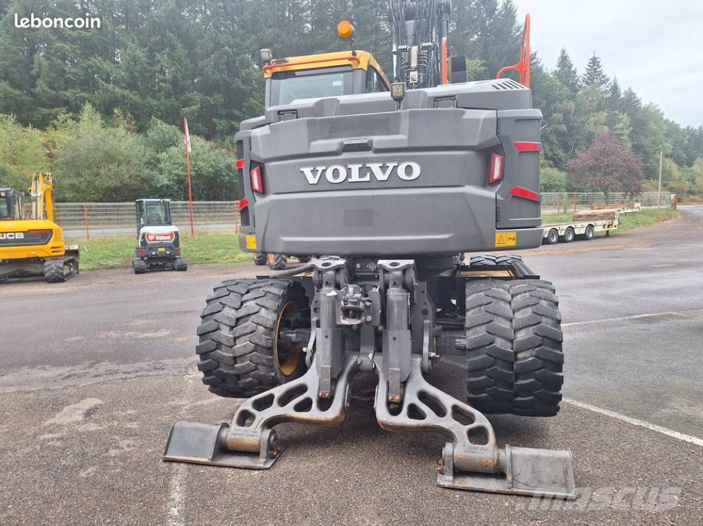 Volvo EWR 130 E Pelle sur pneus
