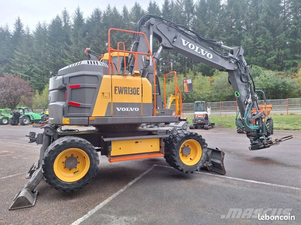 Volvo EWR 130 E Pelle sur pneus