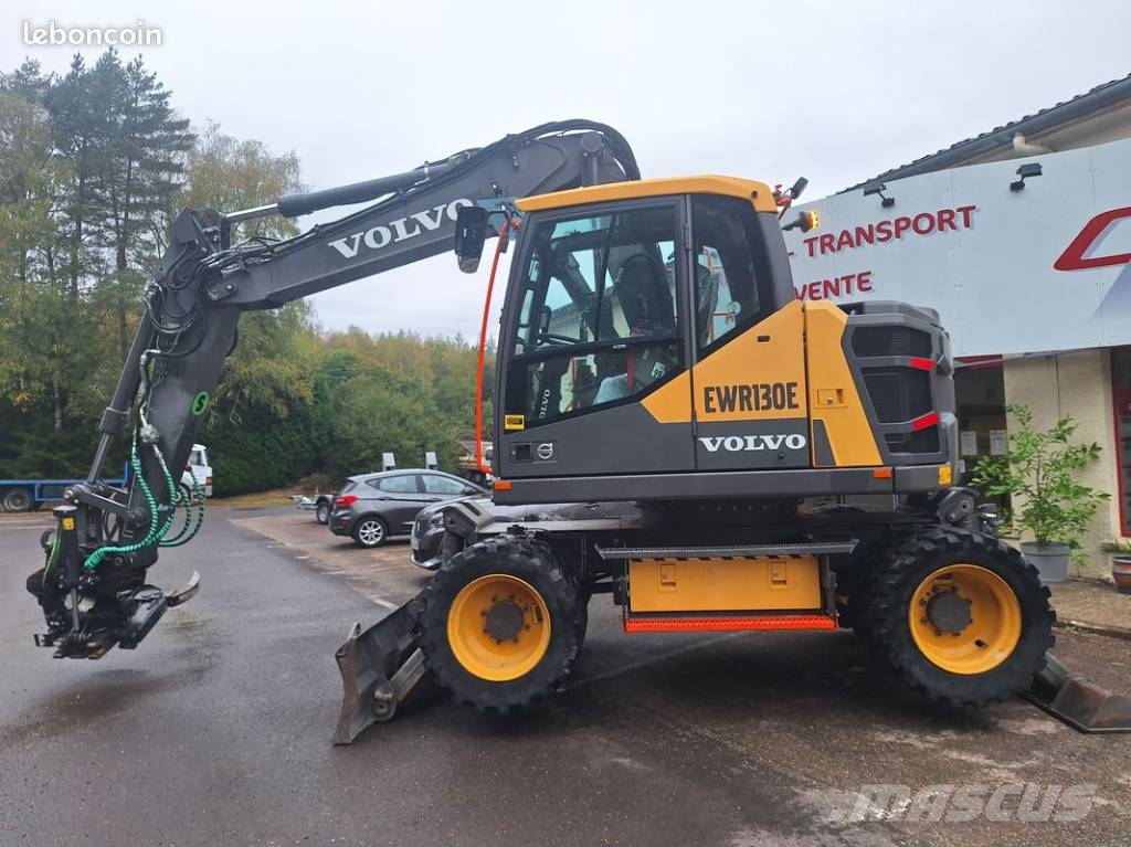 Volvo EWR 130 E Pelle sur pneus