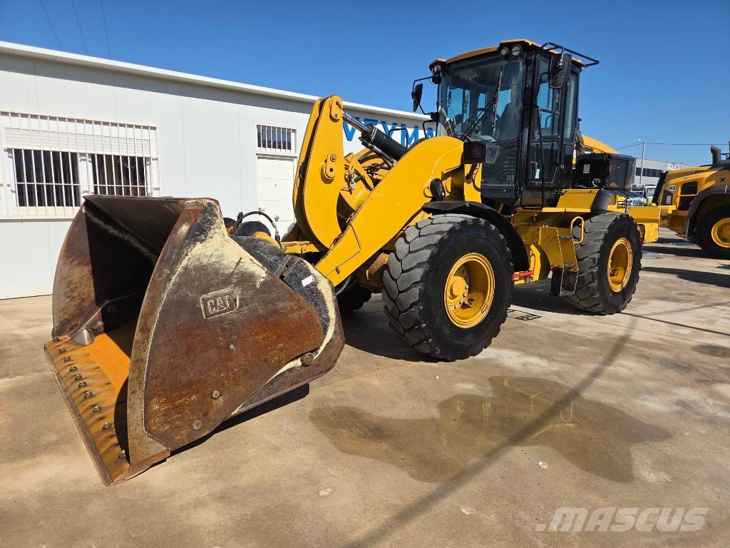 CAT 938m Pale gommate