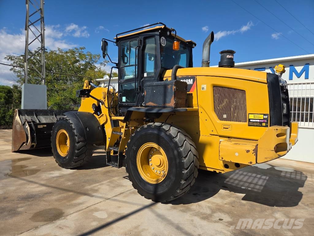 CAT 938m Pale gommate