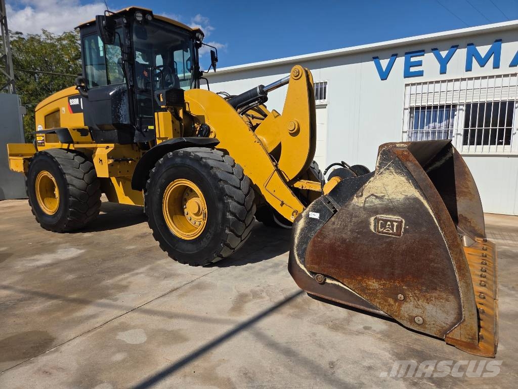CAT 938m Pale gommate