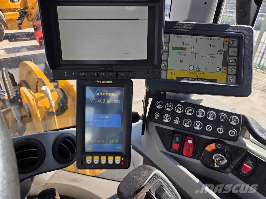 CAT 938m Pale gommate